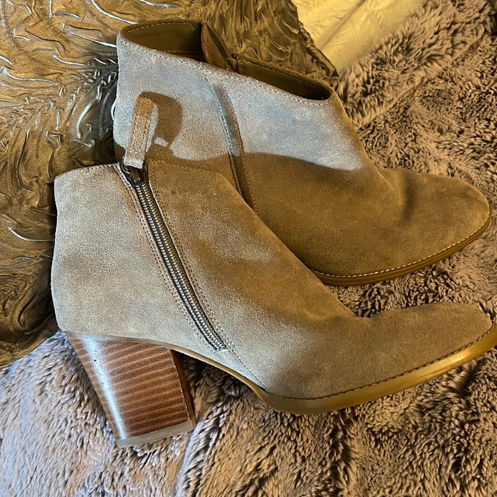 Short leather  ankle boot